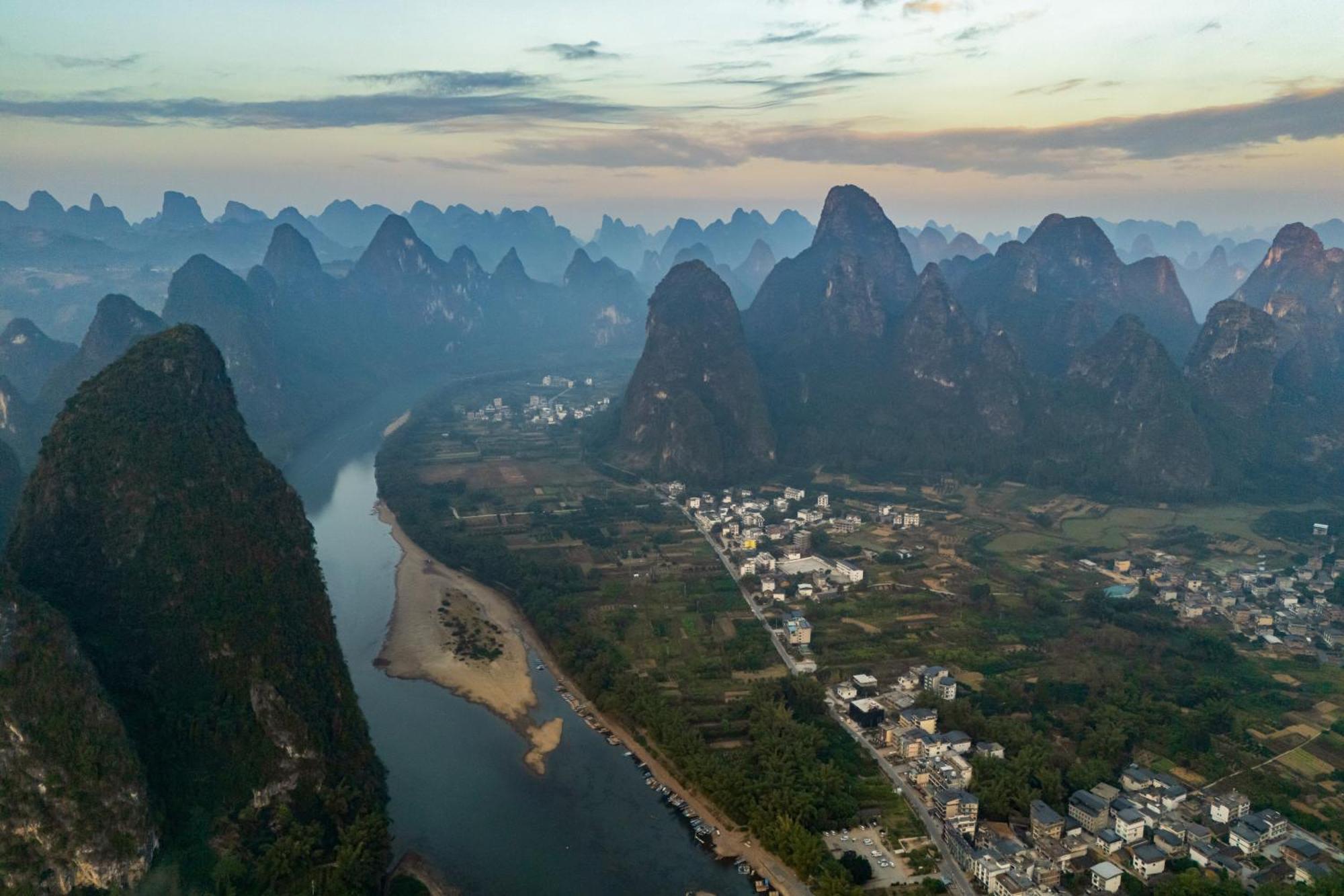 Leisure Courtyard Hotel Yangshuo-Free Shuttle Bus To Yangshuo Station Stay 2 Nights One Way Exterior foto