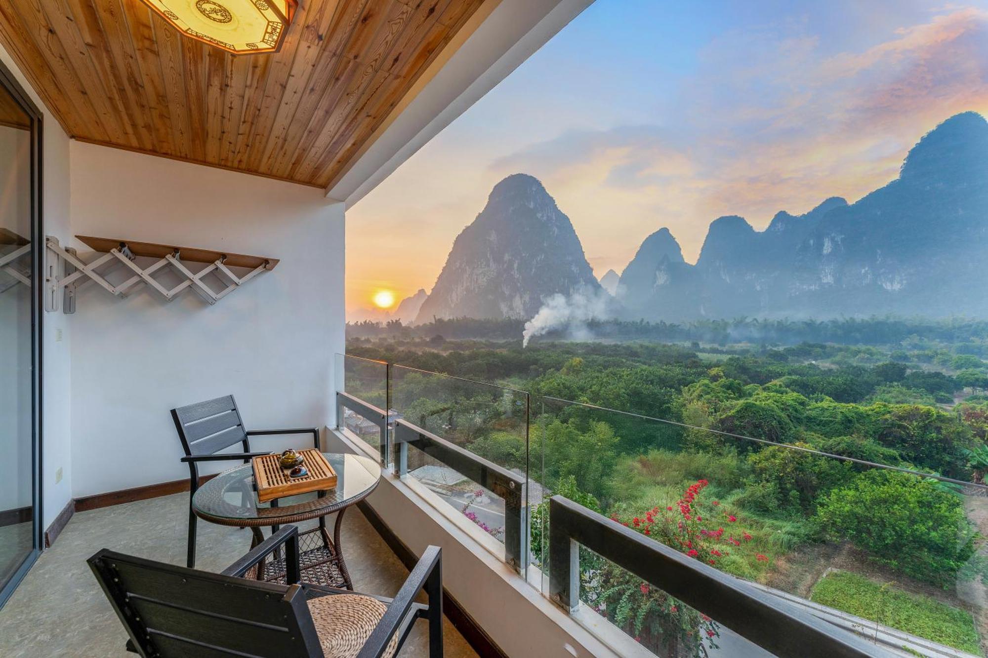 Leisure Courtyard Hotel Yangshuo-Free Shuttle Bus To Yangshuo Station Stay 2 Nights One Way Exterior foto